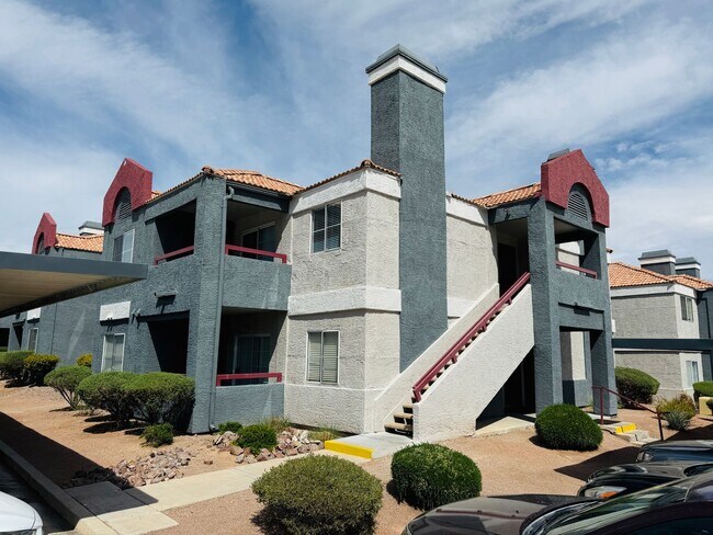 Building Photo - 2nd Floor Condo in gated Summerlin community!
