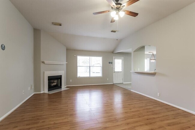 Foto del edificio - 7022 Woodland Oaks