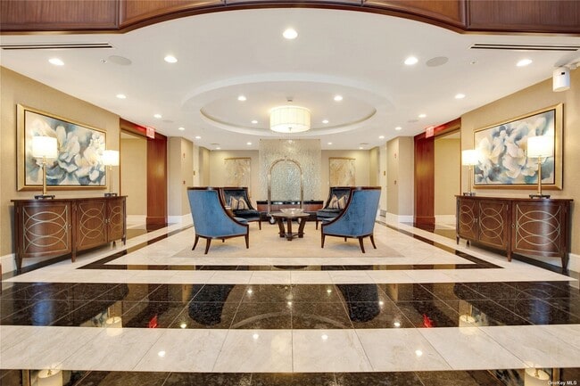 Building Photo - 3000 Royal Ct
