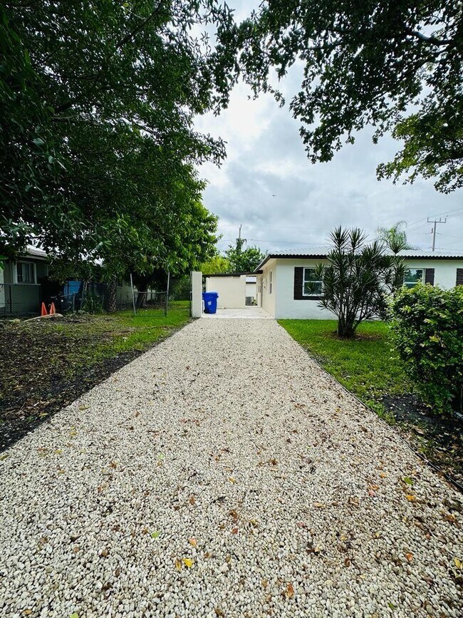Foto del edificio - 6044 Funston St
