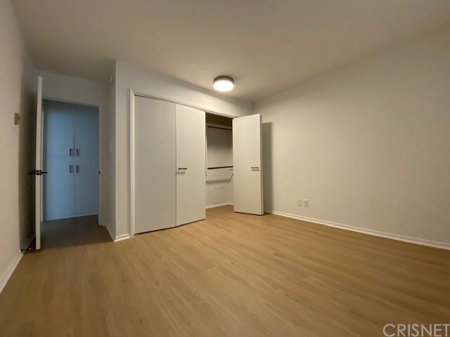Building Photo - 10990 Wellworth Ave