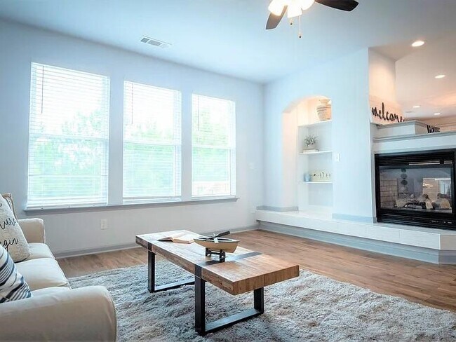 Building Photo - 4461 Hazeltine Dr