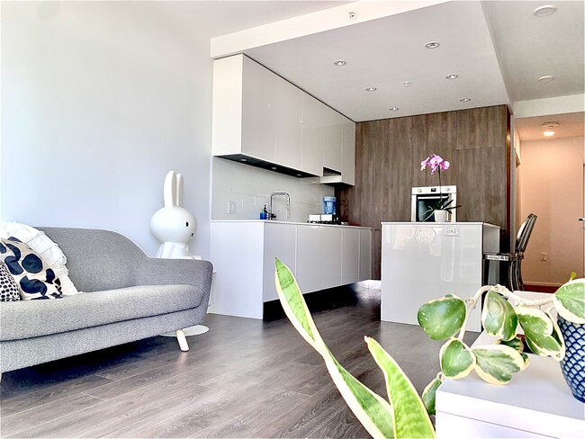 Photo du bâtiment - 4650 Brentwood Blvd