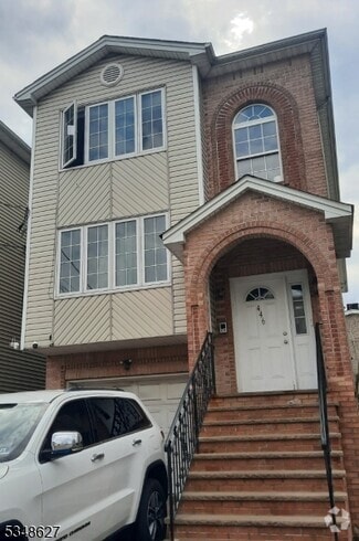 Building Photo - 446 Marshall St