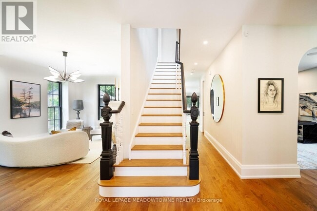 Building Photo - 57 Victoria St