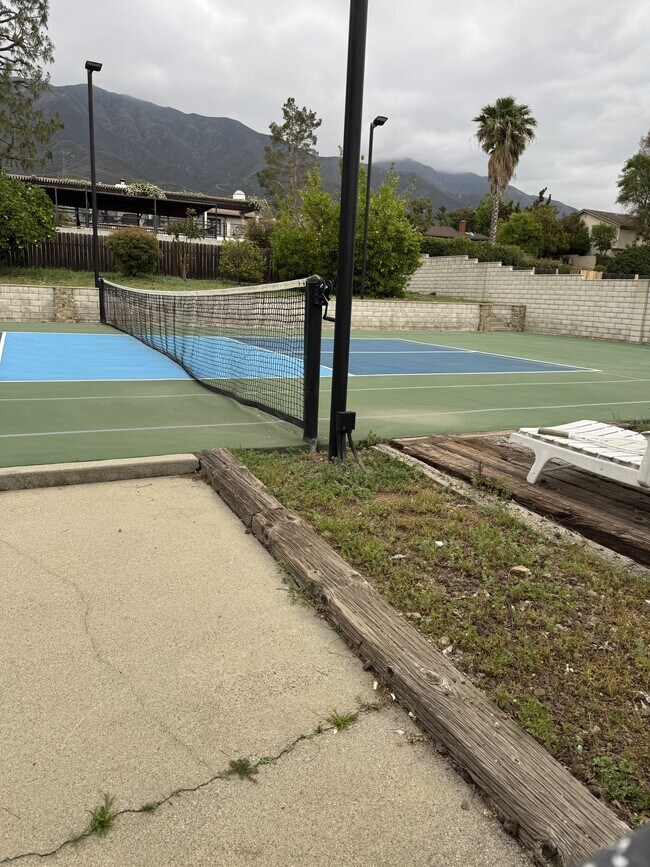 Foto del edificio - 9438 Hillside Rd