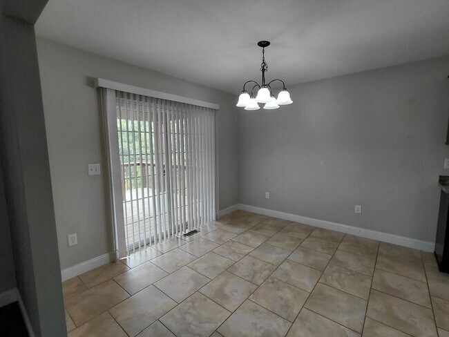 Foto del edificio - 137 Creek View Dr