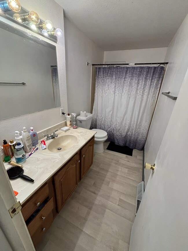 Foto del edificio - 2472 Warren Pky