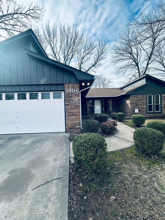 Building Photo - 3406 Erin Oaks St