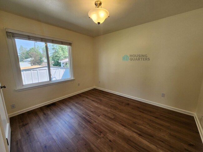 Building Photo - Come see if this is your next home! 2 bed, 1 bath, single-family home in Northwest Spokane!