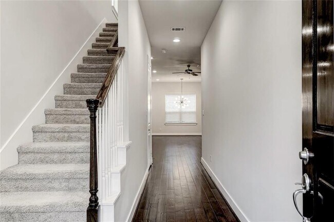 Building Photo - 8808 Hollister Square Ct