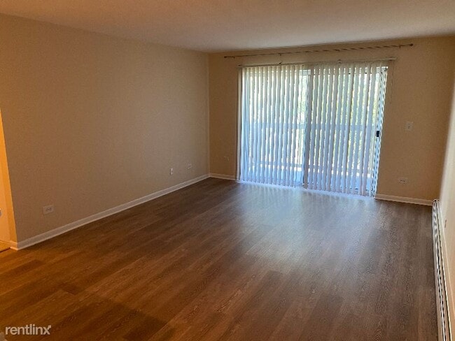 Building Photo - 1 br, 1 bath Condo - 2214 S Goebbert Rd