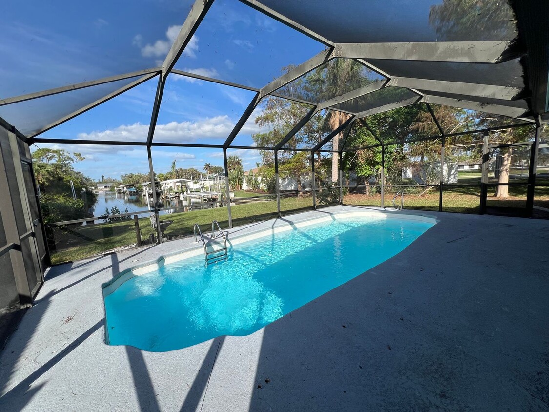 Foto principal - $2,695 ** Annual ** Custom, Renovated Pool...