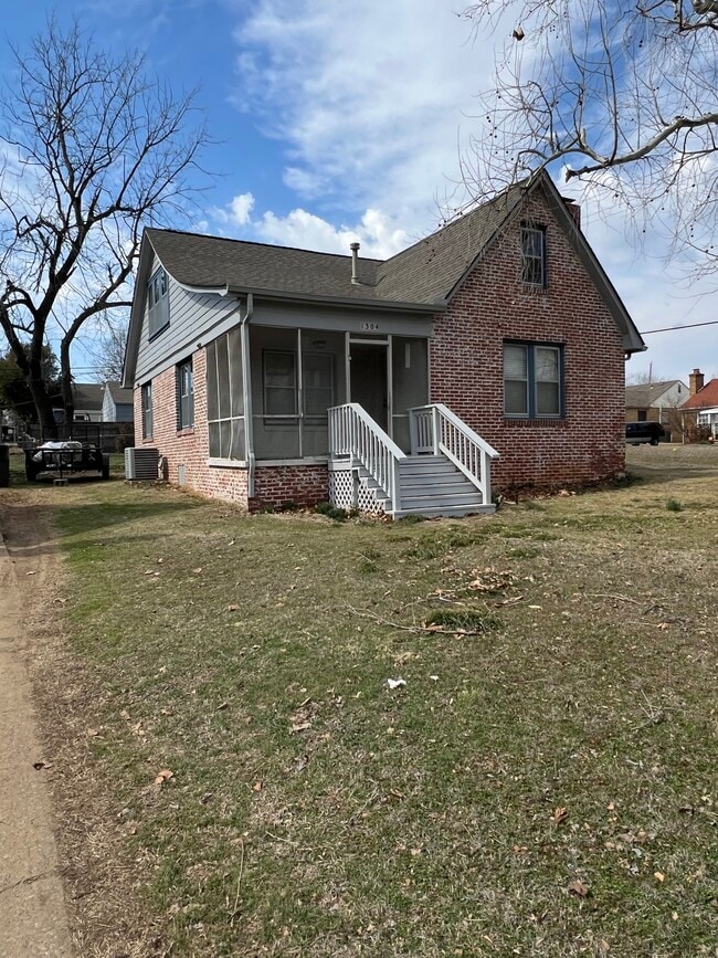 Building Photo - 1304 S Louisville Ave
