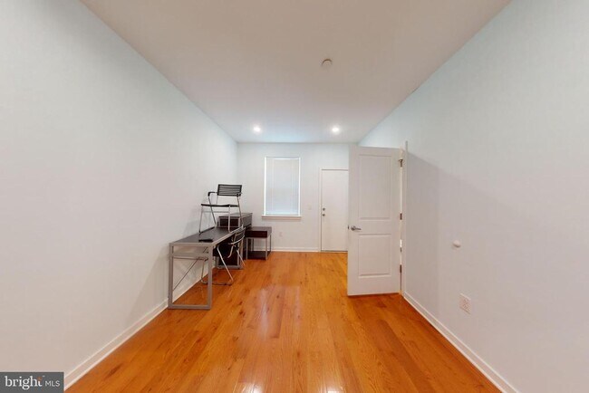 Building Photo - 1517 W Seybert St