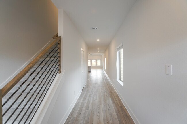 Building Photo - 10614 Whitejacket