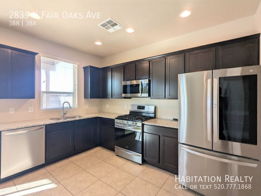 Primary Photo - 2839 N Fair Oaks Ave