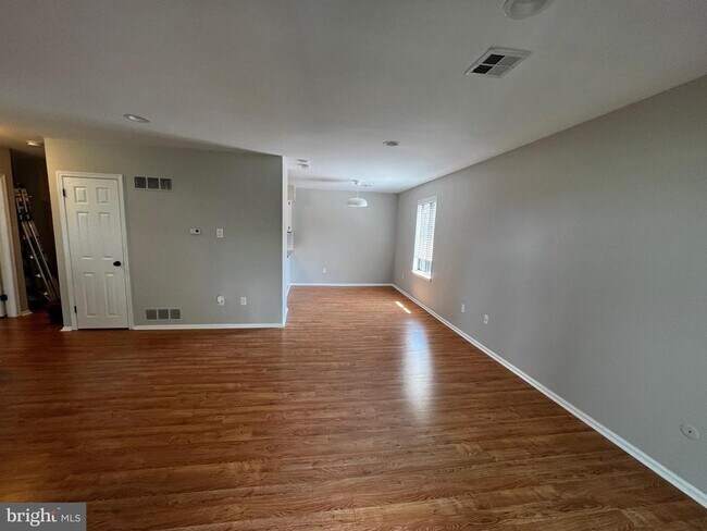 Building Photo - 1-7 Aspen Way
