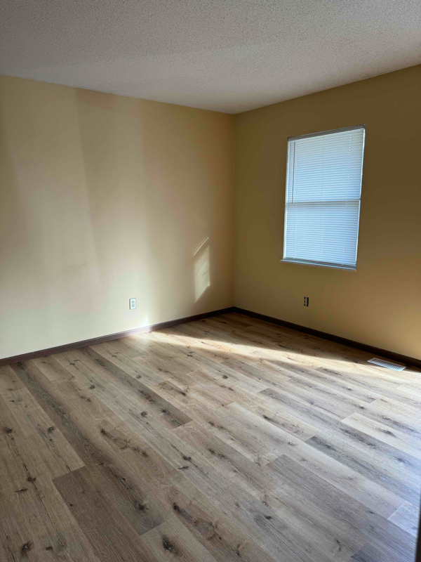 Foto principal - 8701 N Raintree Ct