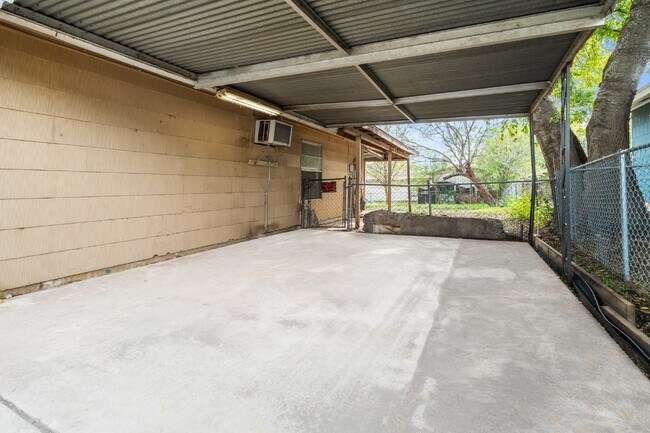 Foto del edificio - 5710 Broken Lance St