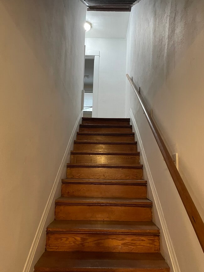Building Photo - 113 Heights Ct