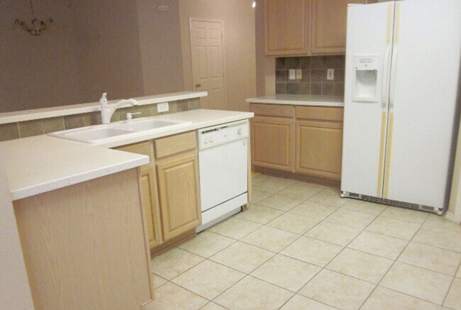 Foto del edificio - 2029 Oak Manor Dr
