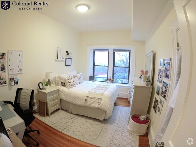 Building Photo - 1463 Beacon St