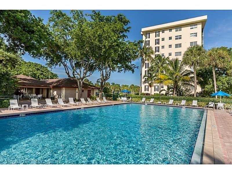 Primary Photo - 3300 N Palm Aire Dr