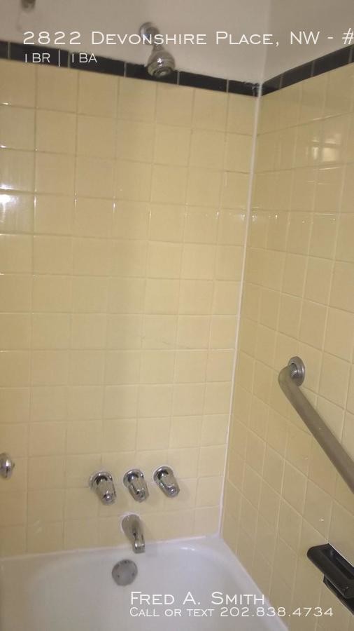 Foto del edificio - 2822 Devonshire Pl NW