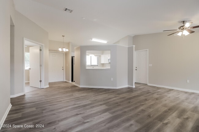 Building Photo - 7000 Kaylor Ave