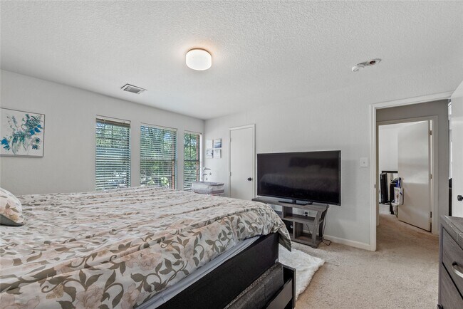 Foto del edificio - 17142 Carshalton Ct