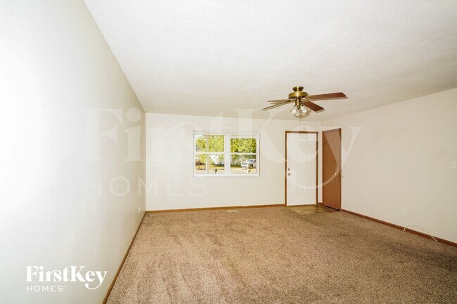 Foto del edificio - 8631 Pleasant Creek Ct