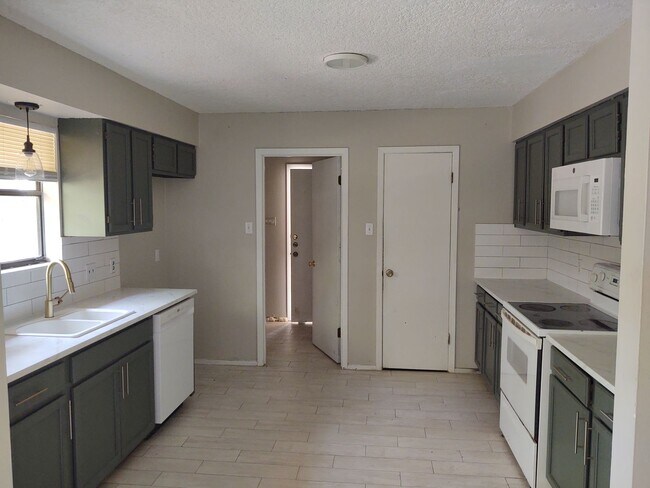 Foto del edificio - 455 Ridge Dr