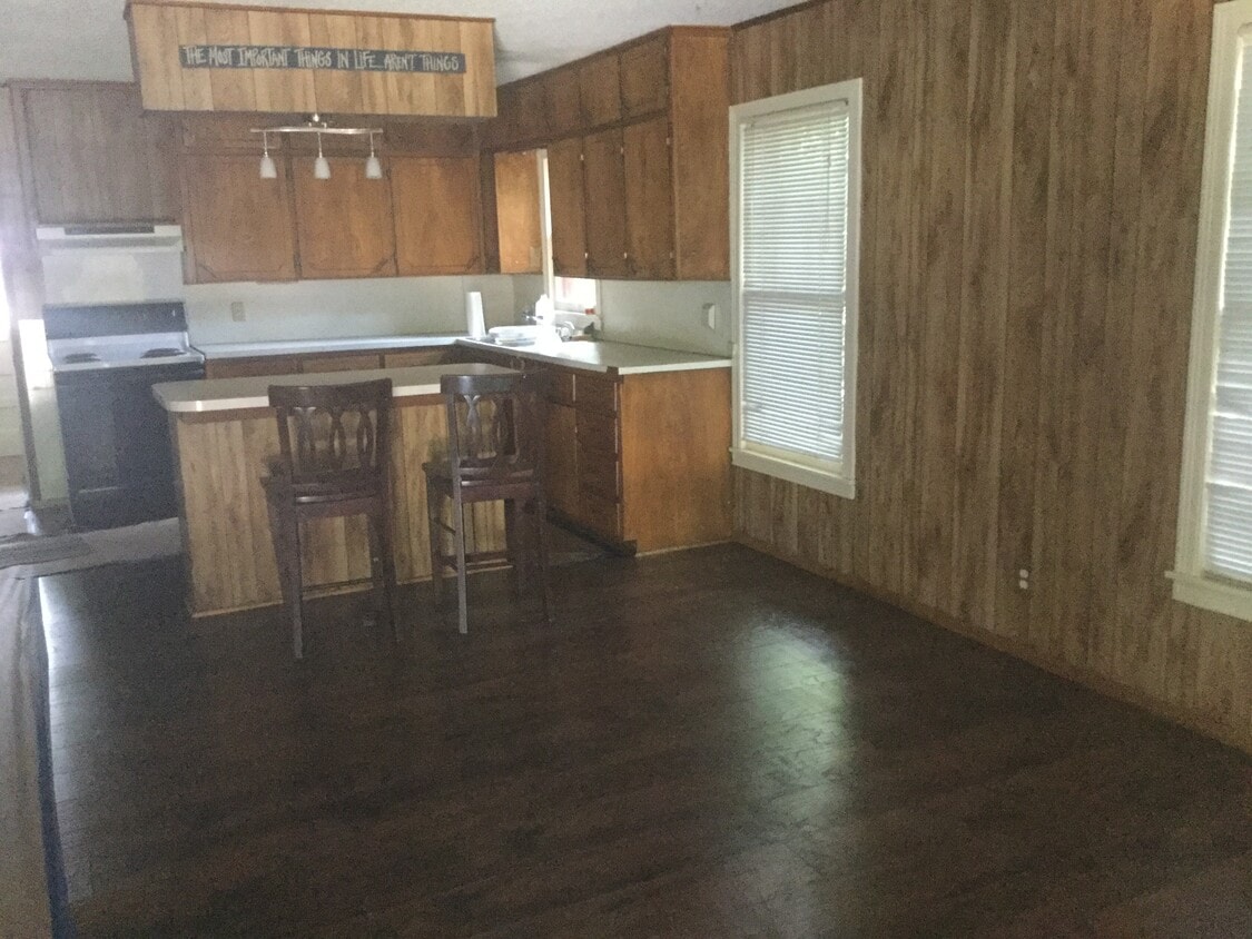 Primary Photo - 548 N Ollie Ave