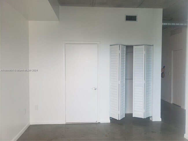 Foto del edificio - 10 SW South River Dr