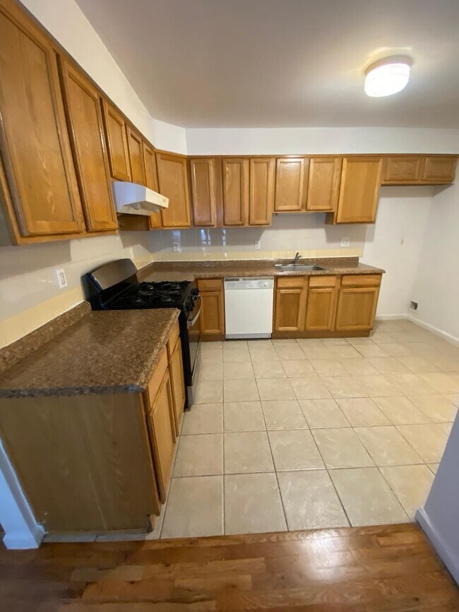 Foto del edificio - 225 Belvidere Ave