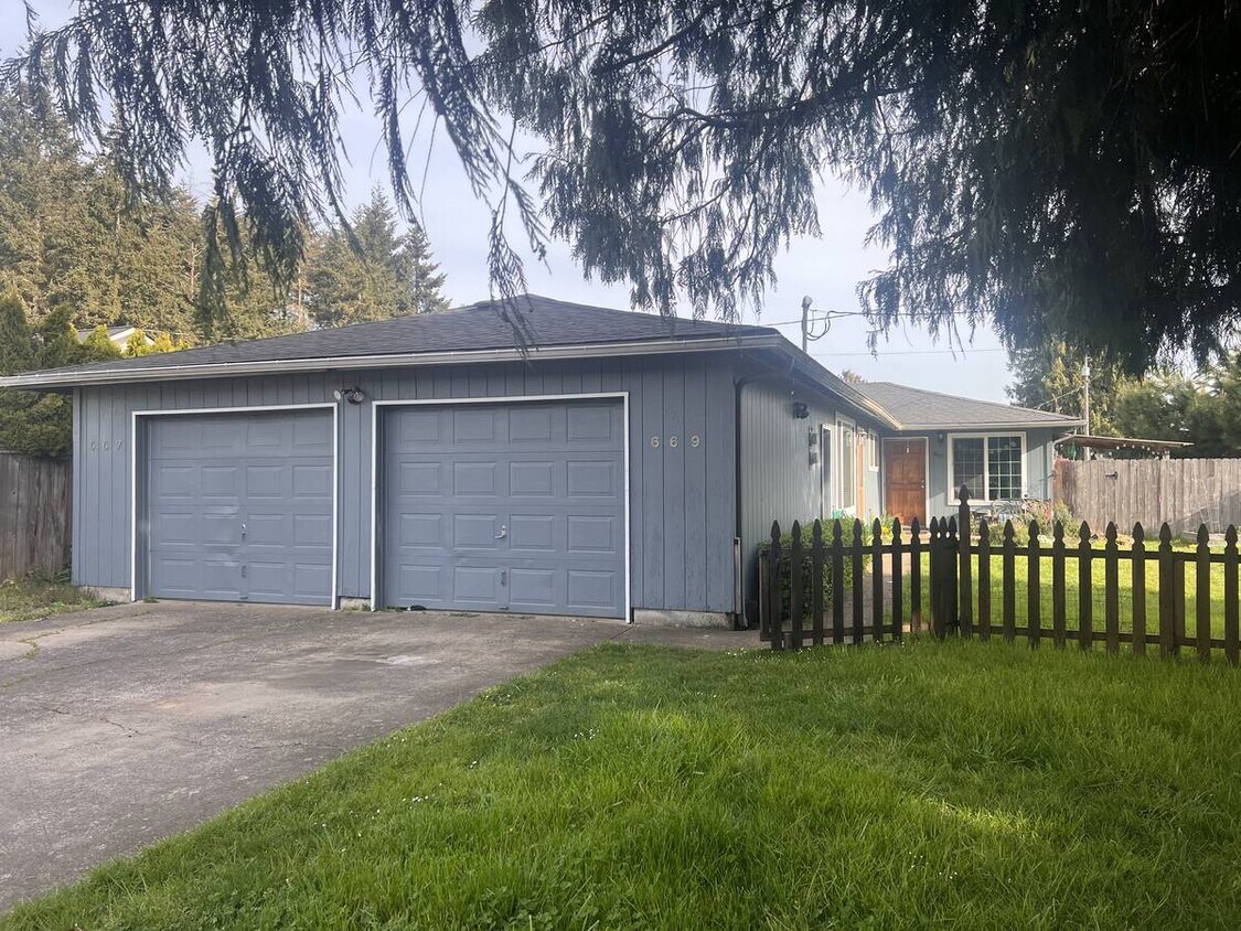 Foto principal - 667 Tipton Ave