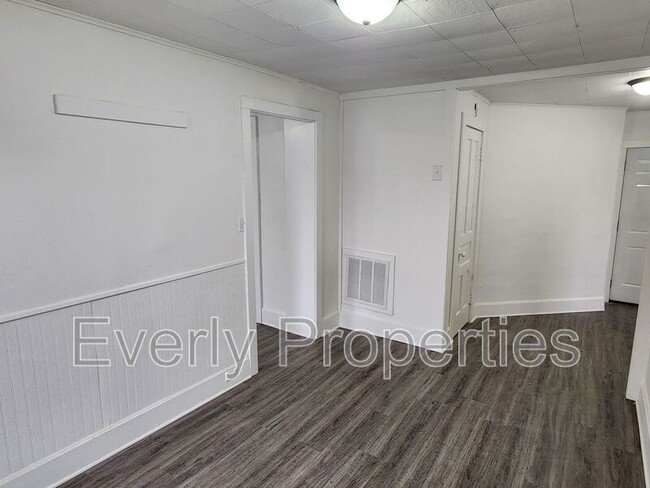 Building Photo - 1664 N Wisconsin St