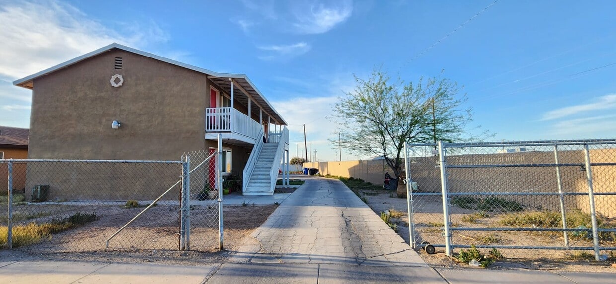 Primary Photo - 208 W Hamilton Ave
