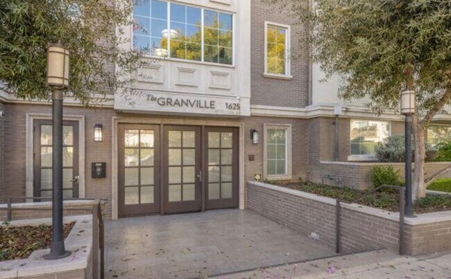Building Photo - 1625 Granville Ave