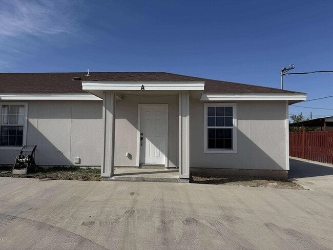 Building Photo - 423 Fresno St