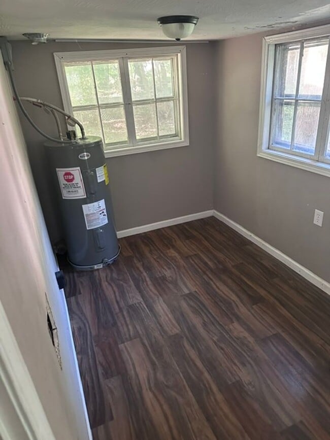 Building Photo - 3 Bed 1.5 Bath Home