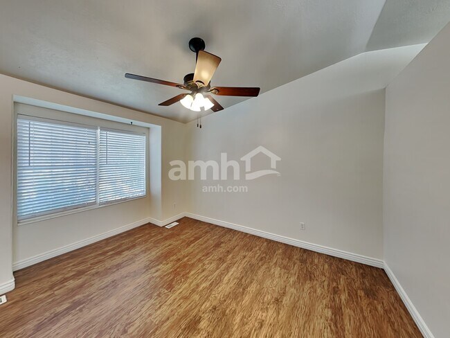 Foto del edificio - 2436 2940 W