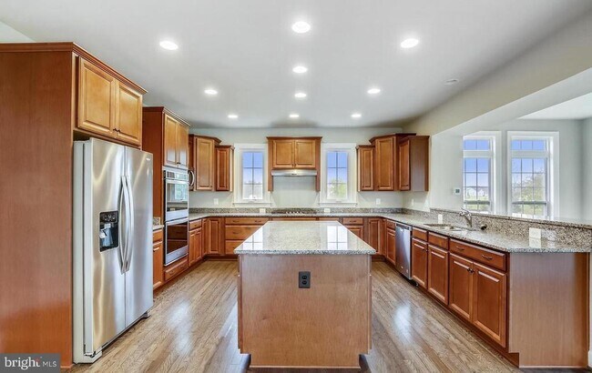Building Photo - 14673 Falconaire Pl