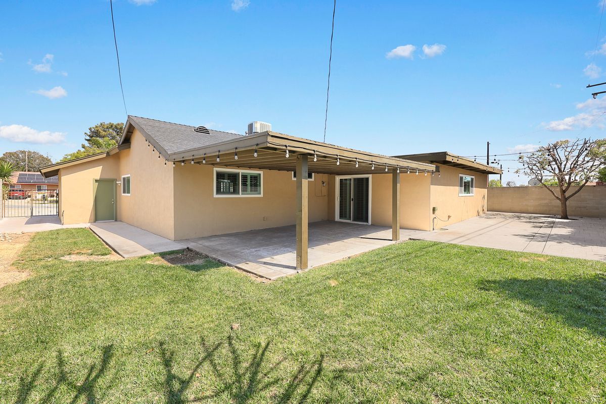 Building Photo - 1641 N Maywood Ave