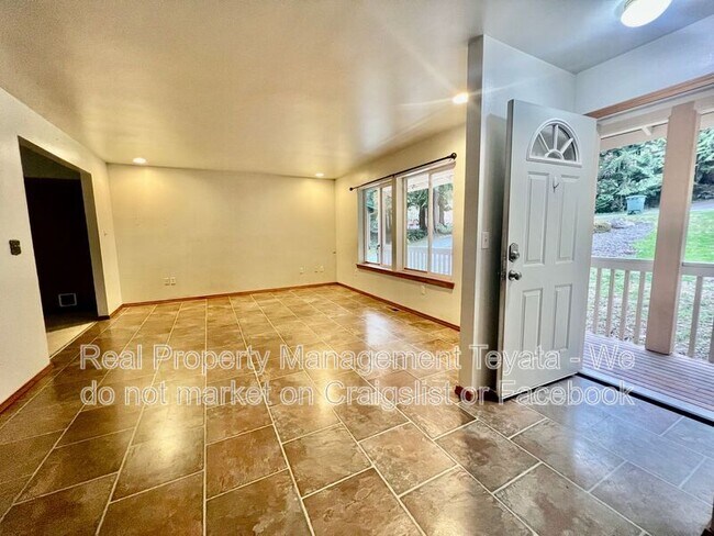 Building Photo - 450 W Alder Dr