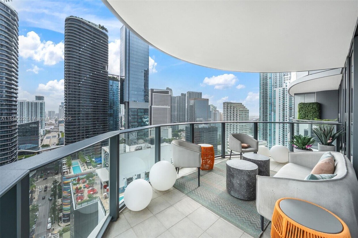 Primary Photo - 1000 Brickell Plaza