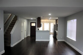 Building Photo - 1914 Wildwood Ridge Dr