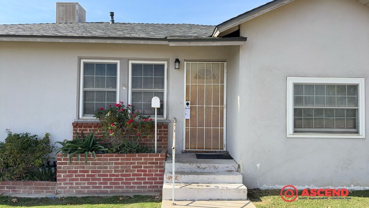 Foto del edificio - Charming Home Off China Grade Loop!