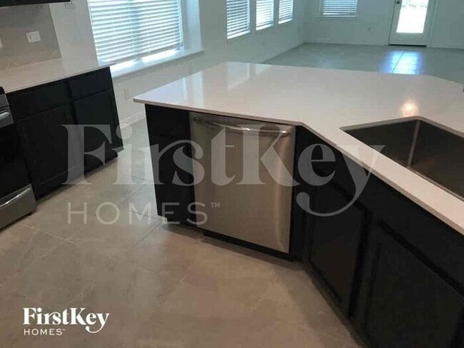Building Photo - 15126 Arlington Park Ave